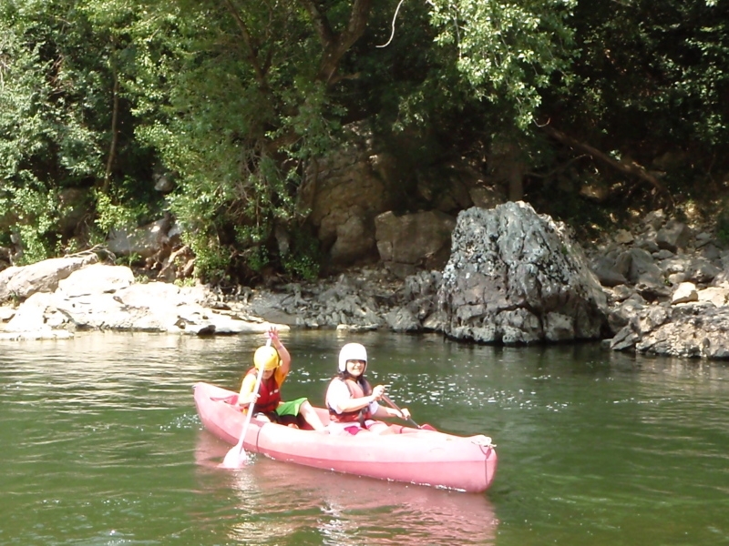 Village Camps International Summer Camp Ard&egrave;che, France 2019-07-26 https://www.villagecamps.com/journals_admin/images/16-25-Smiles for a great rapid descent.jpg